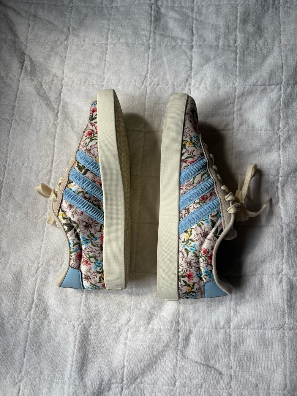 FARM Rio x Adidas VL Court 3.0 Floral Beige & Blue Sneakers Women’s 8 - Picture 2 of 7
